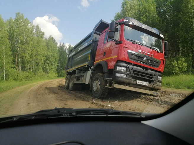 Грузовик не смог проехать | Источник: предоставлено жителями Новоберезовки