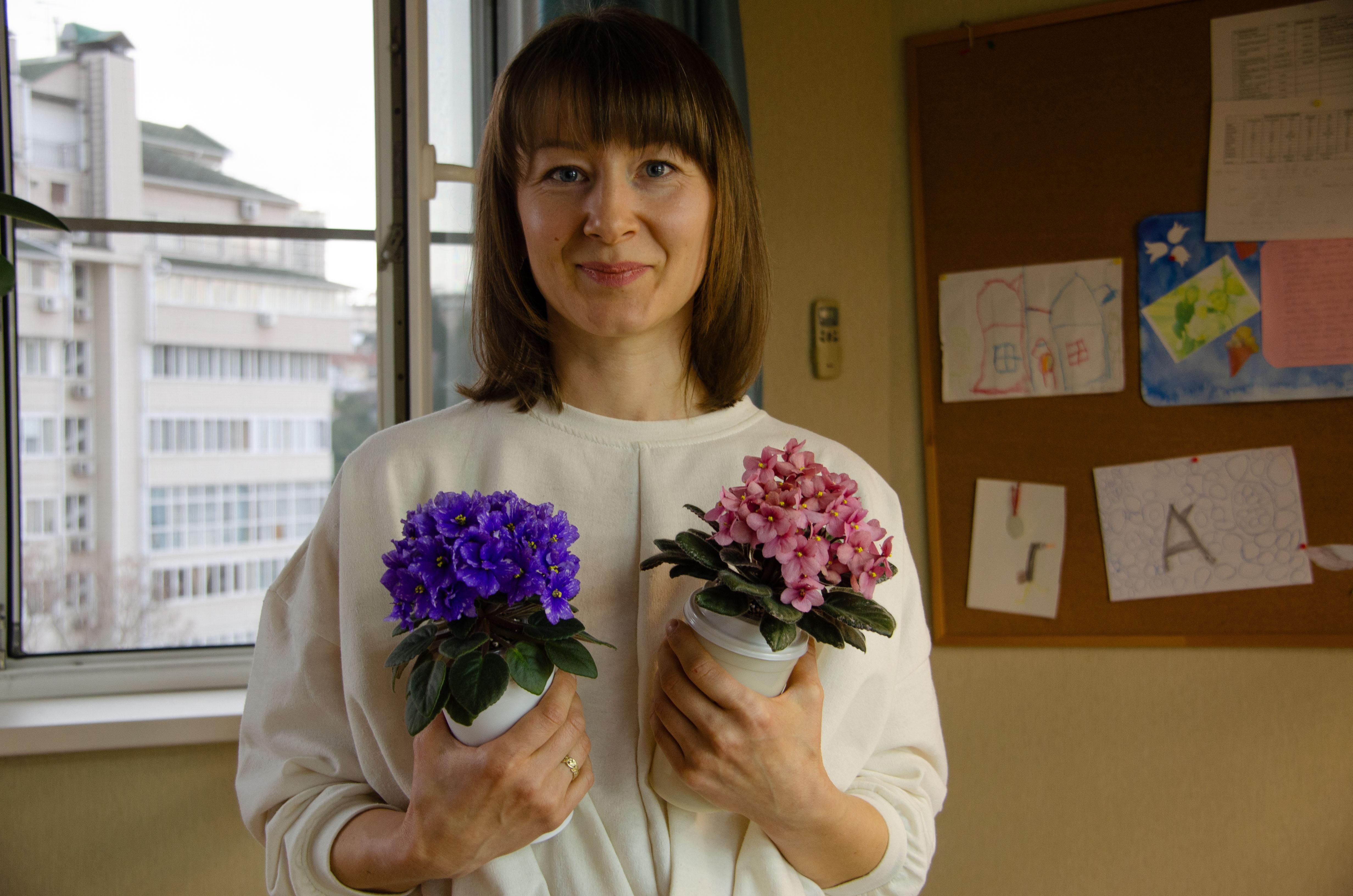 Вместо коз и роз  чемодан фиалок: биолог бросила ферму ради любви и создала перевозной сад в Сочи