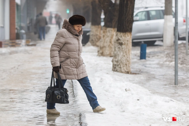 Потенциально опасные места лучше обходить. Во избежание | Источник: Алексей Волхонский / V1.RU