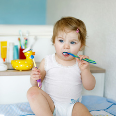 Мультики и поющие щетки: 5 способов приучить малыша чистить зубы