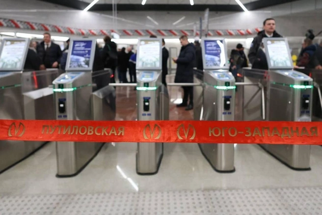 В Петербурге стало на две станции метро больше. Как это было | Источник: Валентин Егоршин / «Фонтанка.ру»