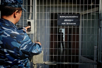 «Моего мужчину посадили на 2 года. Как мне с этим смириться?»