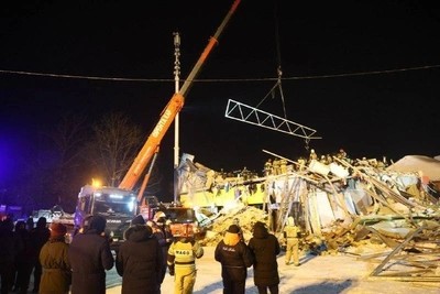 Rescuers to dismantle collapsed Novosibirsk mall floor by floor