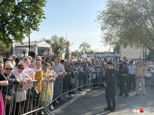 Тысячи человек собрались на площади у музея истории Оренбурга | Источник: Николай Сальников / 56.RU