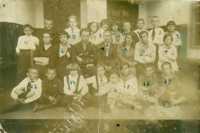 Четвертый класс школы № 16 — фотография была сделана в далеком 1936 году | Источник: Музей-заповедник «Красная горка»