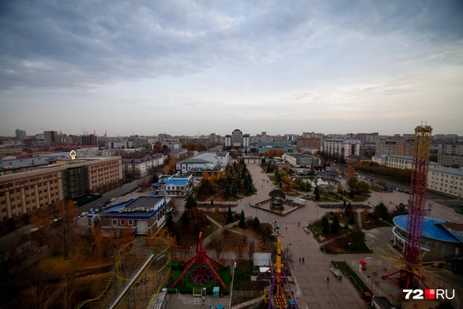 В начале 2000-х городской парк закрывали на переделку. В 2007-м году Тюмень получила укатанный в гранит Цветной бульвар — такой, каким мы вы его знаете сейчас | Источник: Ирина Шарова / 72.RU