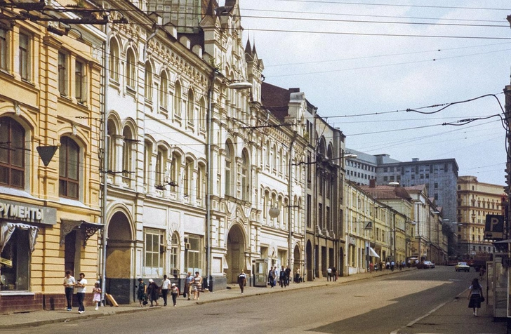 Топ-5 улиц Москвы, которые перенесут вас в далекие края