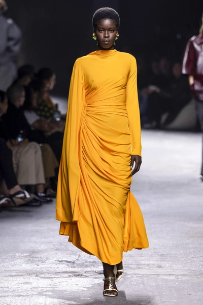 Bottega Veneta весна-лето 2025