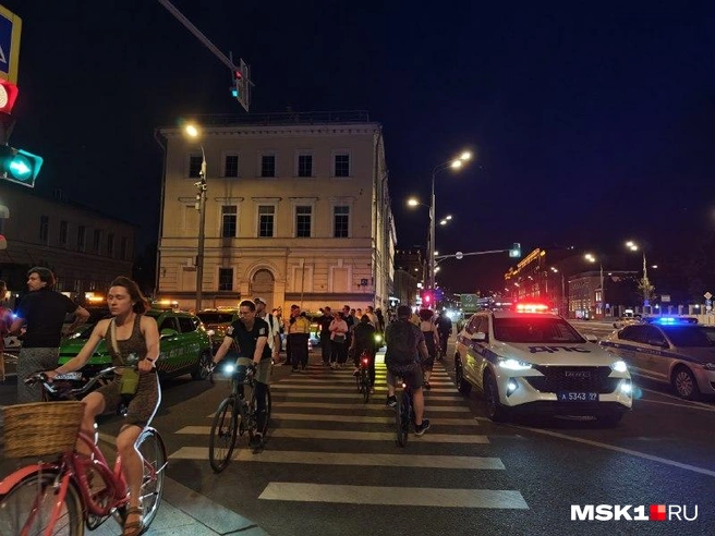 Садовое кольцо утопает в свете мигалок | Источник: Анастасия Харитонова / MSK1.RU