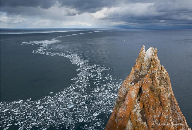 Уходящий-лёд-Байкала. Иркутская область | Источник: Михаил Вершинин