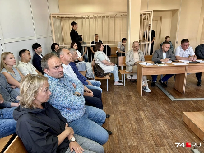 В суд пришла внушительная группа поддержки обвиняемых | Источник: Михаил Шилкин