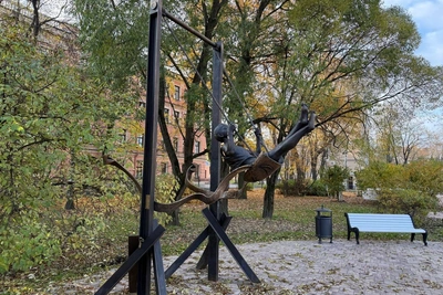 В Петербурге открыли благоустроенный сквер Фурманова
