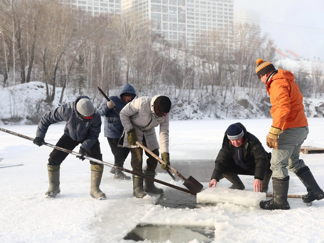 Энтузиасты оборудовали зону для плавания в карьере Горский рядом с ЖК «Панорама» | Источник: Александр Ощепков / NGS.RU