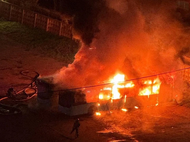 Мощное пламя охватило автобусы в автопарке на северо-востоке Петербурга | Источник: Мегаполис | ДТП и ЧП | Санкт-Петербург | Питер / «Телеграм»
