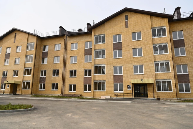 Дома с облицовкой из желтого кирпича создают теплую атмосферу. Особенно важно это с сентября по март, когда уральское небо серое, как петербургское  | Источник: Максим Воробьев