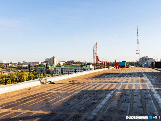 На стройке не видно рабочих | Источник: Кирилл Башинский / NGS55.RU