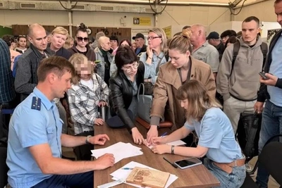 В ярославском аэропорту экстренно посадили четыре самолета