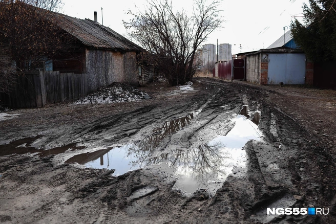 Пройти к нужному месту не всегда просто | Источник: Евгений Софийчук / NGS55.RU