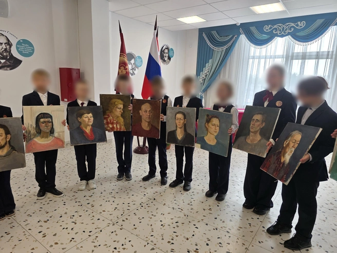 Портреты приютили в школе: пулковские таможенники пресекли арт-контрабанду в Китай | Источник: пресс-служба Северо-Западного таможенного управления