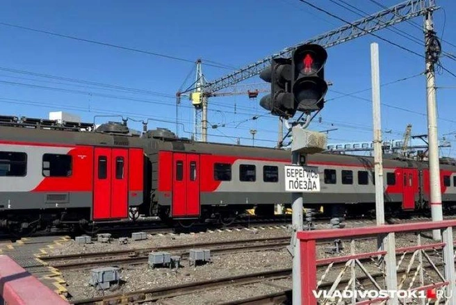 Движение поездов в обоих направлениях было остановлено | Источник: Елена Буйвол / VLADIVOSTOK1.RU