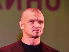 Забота о больном племяннике и свободные отношения с молодой женой. Семья Владимира Епифанцева