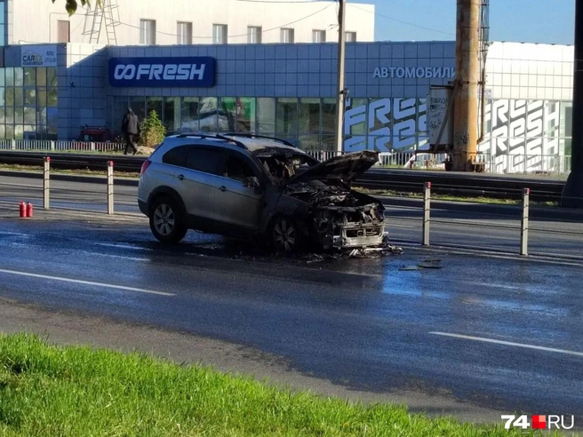 Автомобиль потушили | Источник: читатель 74.RU