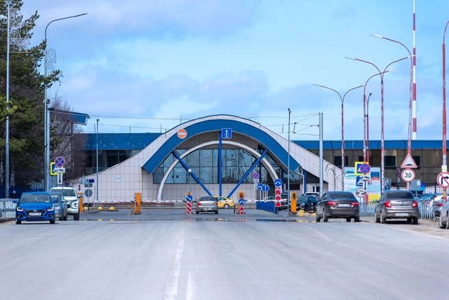 Машины водителей, не следующих новым правилам, будут эвакуировать | Источник: Международный аэропорт Сургут / vk.com