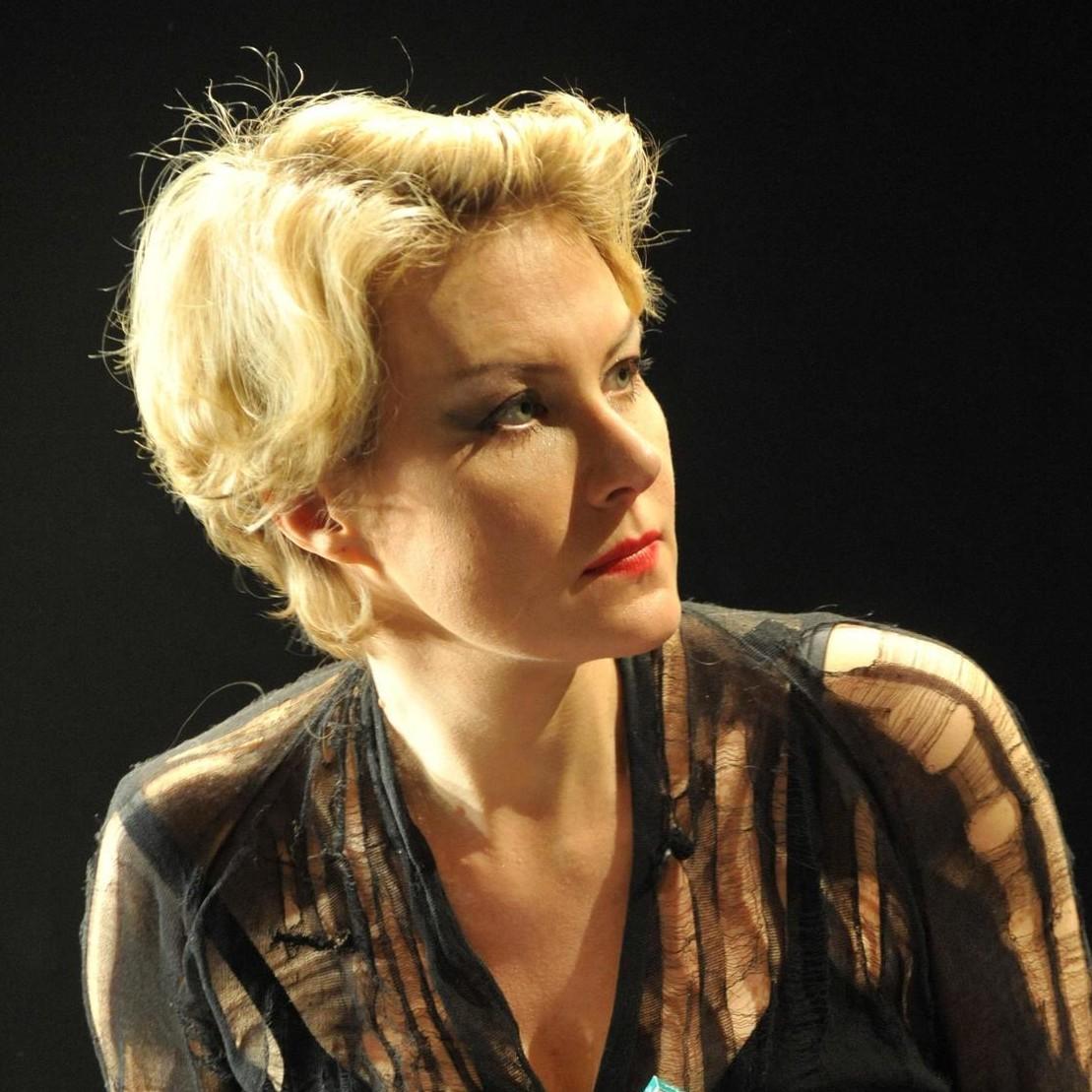 Прилетает в Москву и оставляет миллионы: какие процедуры делает Рената Литвинова, чтобы в свои 59 выглядеть на 35