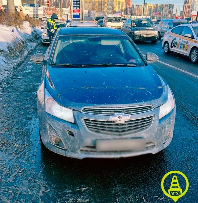 В Петербурге задержали угонщика Шевроле, владельца которой привлекали за гранату в салоне. Водитель и пассажир оказались в розыске | Источник: Дорожный инспектор