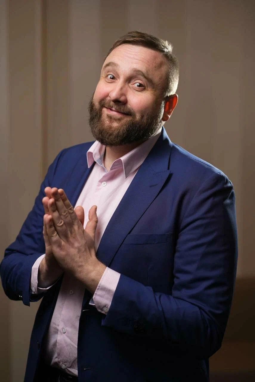 Артист писал сценарии для популярного сериала на ТНТ | Источник: kinopoisk.ru