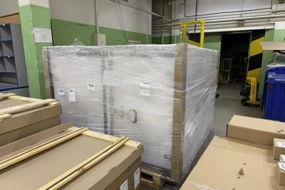 Живые пчелы, бамперы и кресла-мешки: необычные посылки из Новосибирска