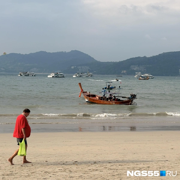 Мужик с пакетом — это собирательный образ, который должен быть на каждом пляже | Источник: Тамара Башаева / NGS55.RU