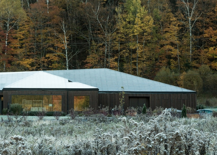 Осенняя соната: дом в поле по проекту Шевалье Моралеса (фото 0)
