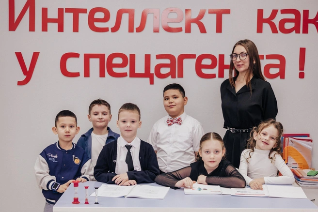 Методика школы направлена на развитие ключевых навыков&nbsp;— внимания, логики, памяти, что помогает детям легче усваивать школьную программу и показывать лучшие результаты по всем предметам | Источник: IQ007 