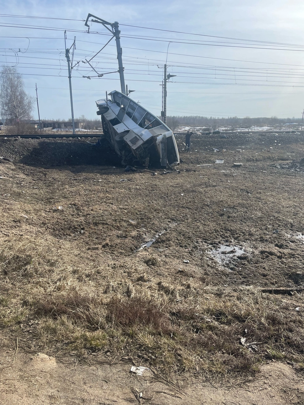 Поезд Архангельск — Москва столкнулся с автобусом в Ярославской области - 1  апреля 2024 - 29.ру