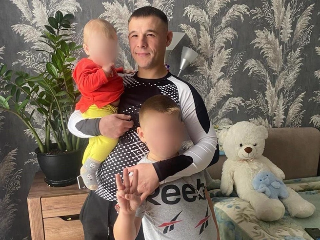 Евгений полагает, что его жизнь спас заклинивший пистолет. | Источник: семейный архив пострадавшего