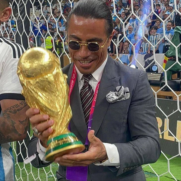 Повар-мем Salt Bae выбежал на финале ЧМ-2022 и поцеловал кубок. FIFA привлечет его к ответственности