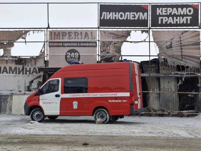 Ещё накануне эти вывески не были повреждены. | Источник: Тимофей Крылов / V1.RU