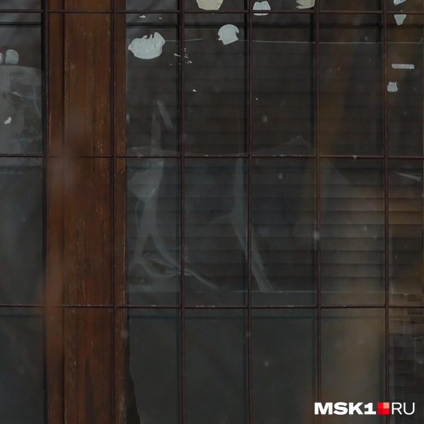 Как и в «Поле чудес», окна рехаба зарешечены | Источник: Артем Устюжанин / MSK1.RU
