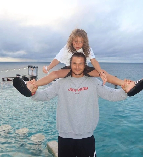 Кузьменко быстро нашел общий язык с сыновьями Айзы