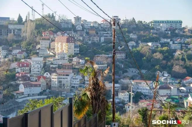 Лысая гора&nbsp;— памятник самовольному строительству в Сочи | Источник: читатель SOCHI1.RU