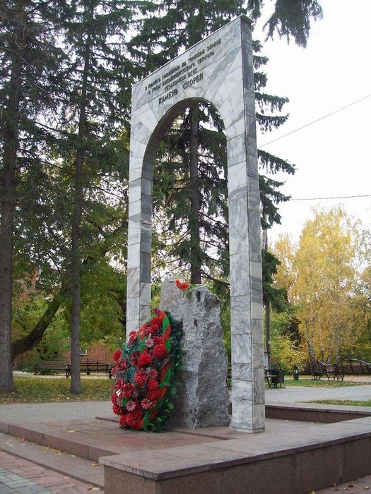 Памятник был заложен в 1989 году | Источник: сайт музея «Следственная тюрьма НКВД»