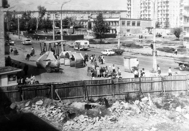 Вид на проспект Космонавтов, кадры 1986 и 2024 годов | Источник: Геннадий Борисов