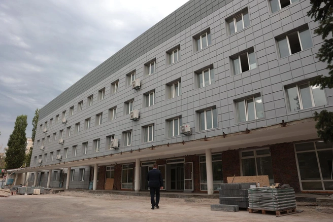 В области продолжают капремонт медучреждений, в частности городской поликлиники в Волгодонске — планируют завершить в этом году | Источник: Пресс-служба губернатора Ростовской области