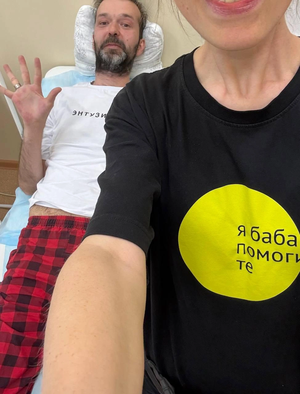 Блогер много лечился и лежал под капельницами | Источник: Jovan.ru / Telegram