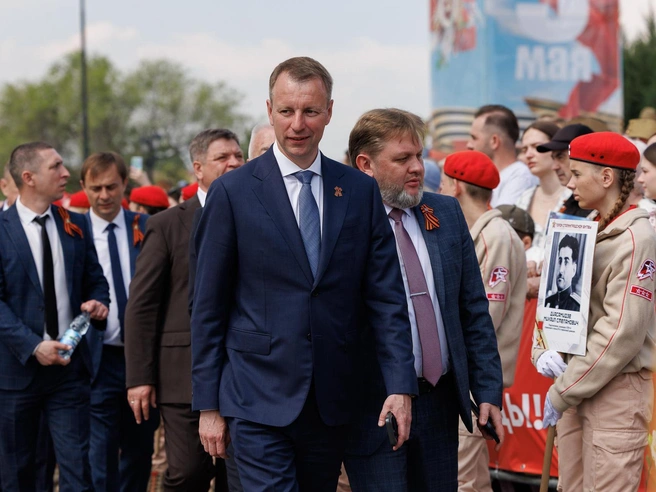 Депутат Госдумы от Волгоградской области Алексей Волоцков посетил парад. | Источник: Алексей Волхонский / V1.RU