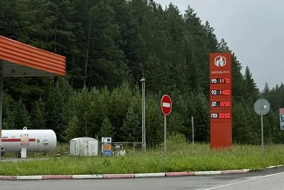 В поселке Новоуткинск бензин продают по 110 рублей за литр