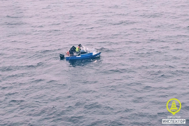 У Яхтенного моста спасли подростка, которого загнали в воду мошенники | Источник: «Дорожный инспектор»