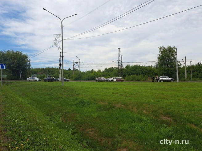 По словам водителя «Мерседеса», его машину занесло на мокрой дороге | Источник: www.city-n.ru