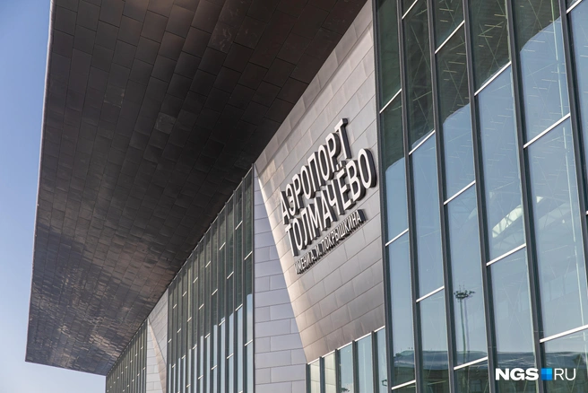 Пробки сковали улицы города, в том числе трудно проехать в сторону аэропорта | Источник: Александр Ощепков / NGS.RU